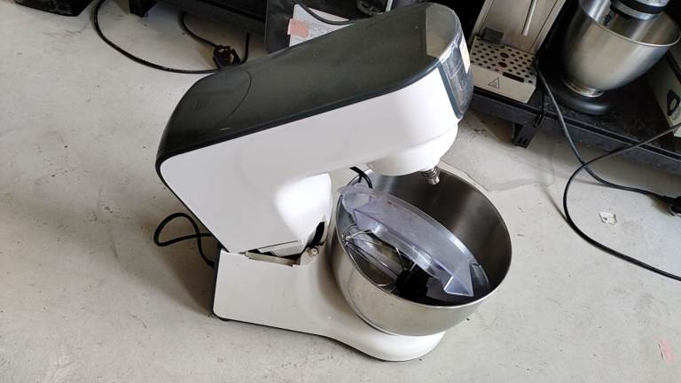 Russell Hobbs 25930 Create 10 Speed 1000W Stand Mixer White Clean Condition