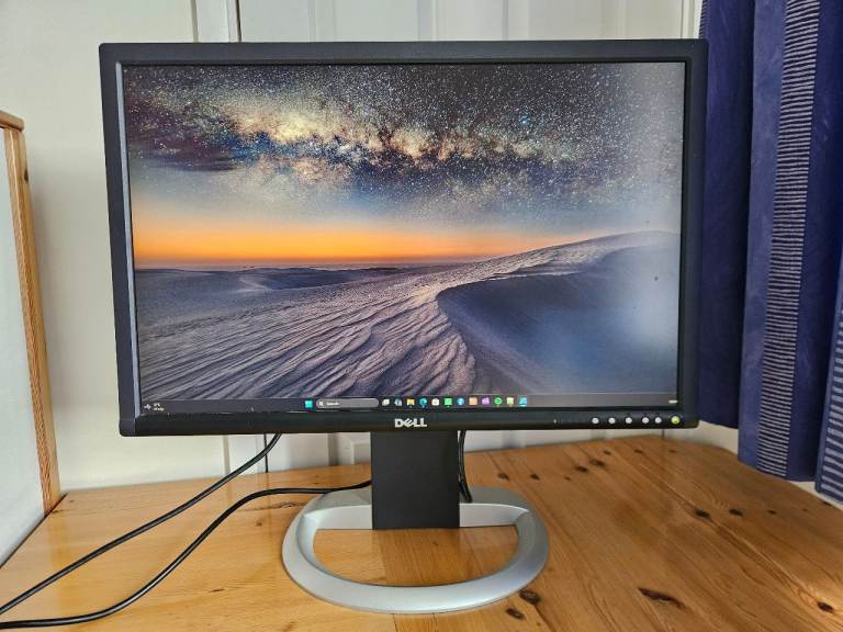 Dell Ultrasharp 24 inch monitor with stand, £28.00 for Sale