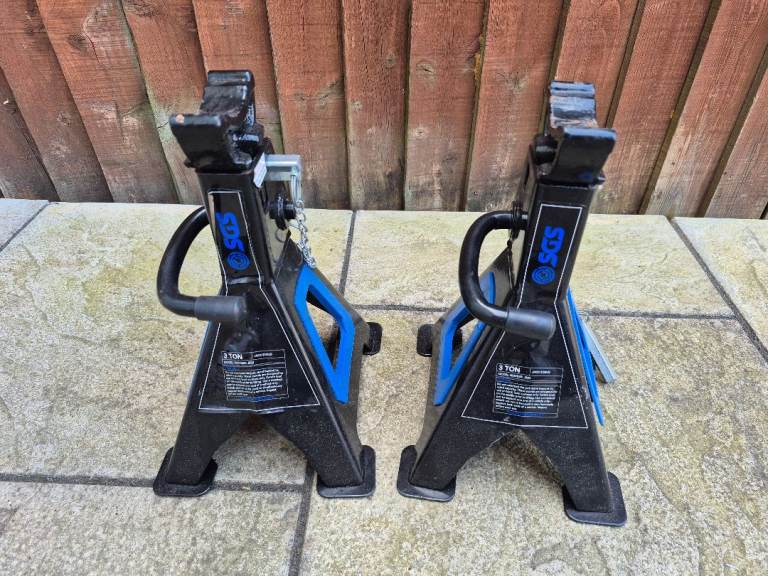 Pair of 3 Tone Axle stands