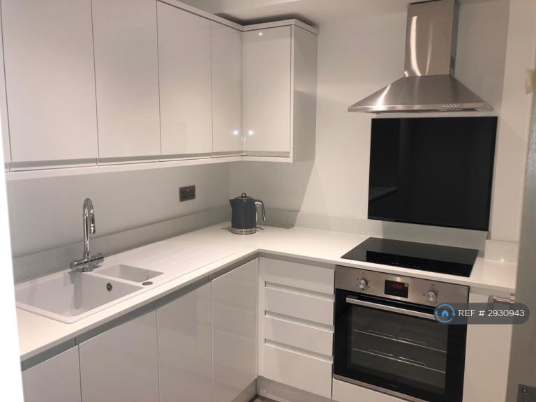 1 bedroom flat in Davidson House, Camberley, GU15 (1 bed) (#2930943)