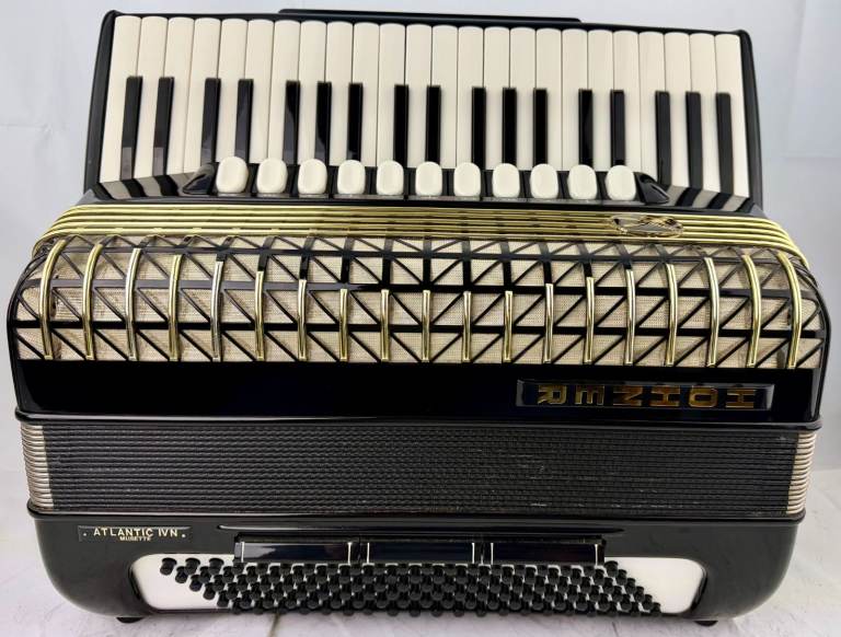 Hohner Atlantic IV N Musette - 41 Keys / 120 Bass - 4 Voice Piano Accordion