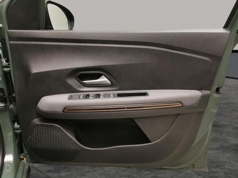 2024 Dacia Sandero Stepway 1.0 TCe EXTREME Hatchback 5dr Petrol Manual Euro 6 (s/s) (90 ps) - LAN...