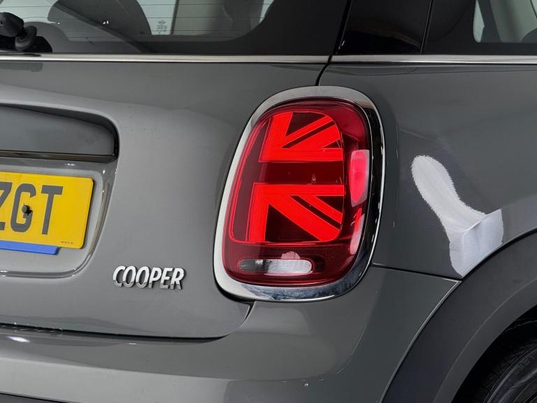 2021 MINI Hatch 1.5 Cooper Classic Euro 6 (s/s) 3dr HATCHBACK Petrol Manual