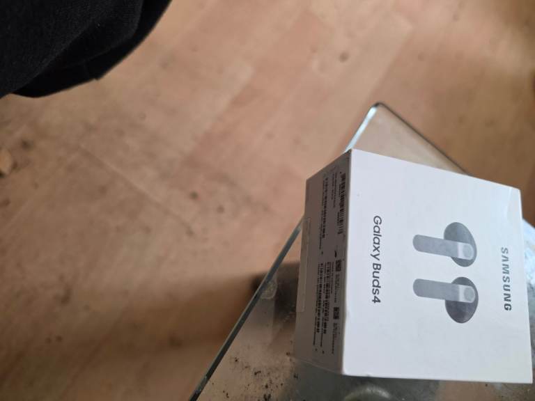 Brand New Samsung Galaxy Buds4 Earbuds – Unopened White Headphones