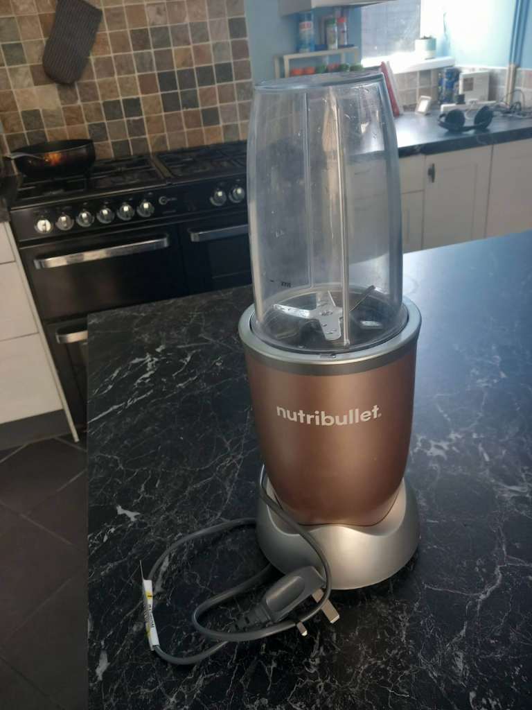 NutriBullet 900W Blender – Champagne – Excellent Condition - Complete Set