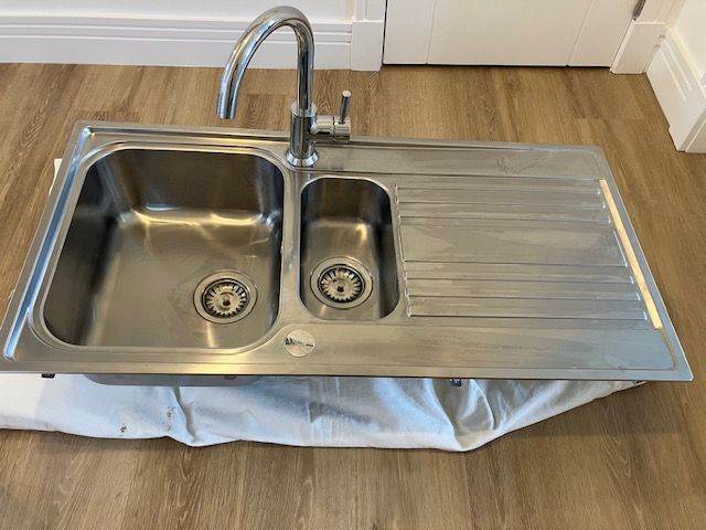 Carron Phoenix Rapid 150 1 1/2 bowl Stainless Steel Sink with Vado Origins single lever tap 