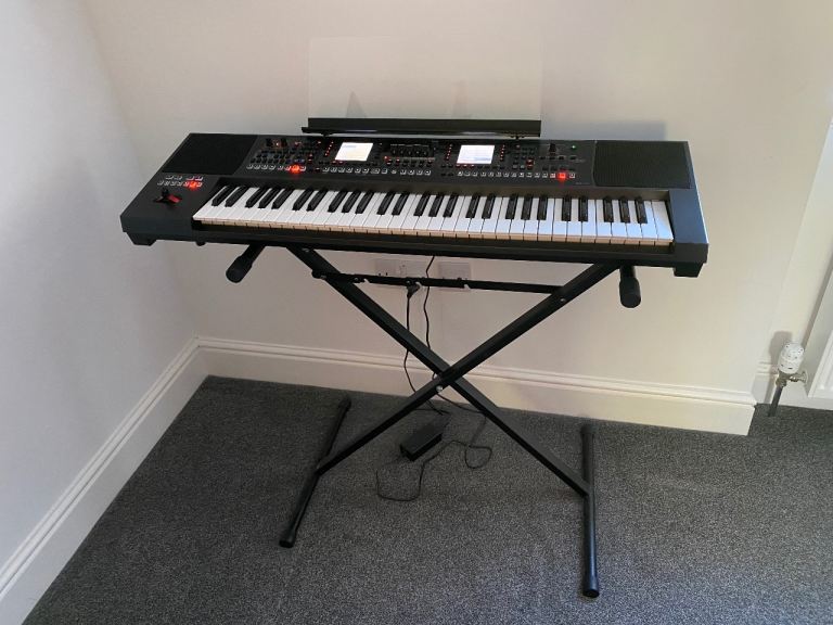 Roland E-A7 Expandable Arranger Keyboard 