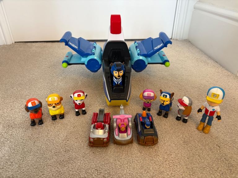 Paw Patrol, Jet to The Rescue Chase’s Deluxe Transforming Vehicle Toy with Lights and Sounds