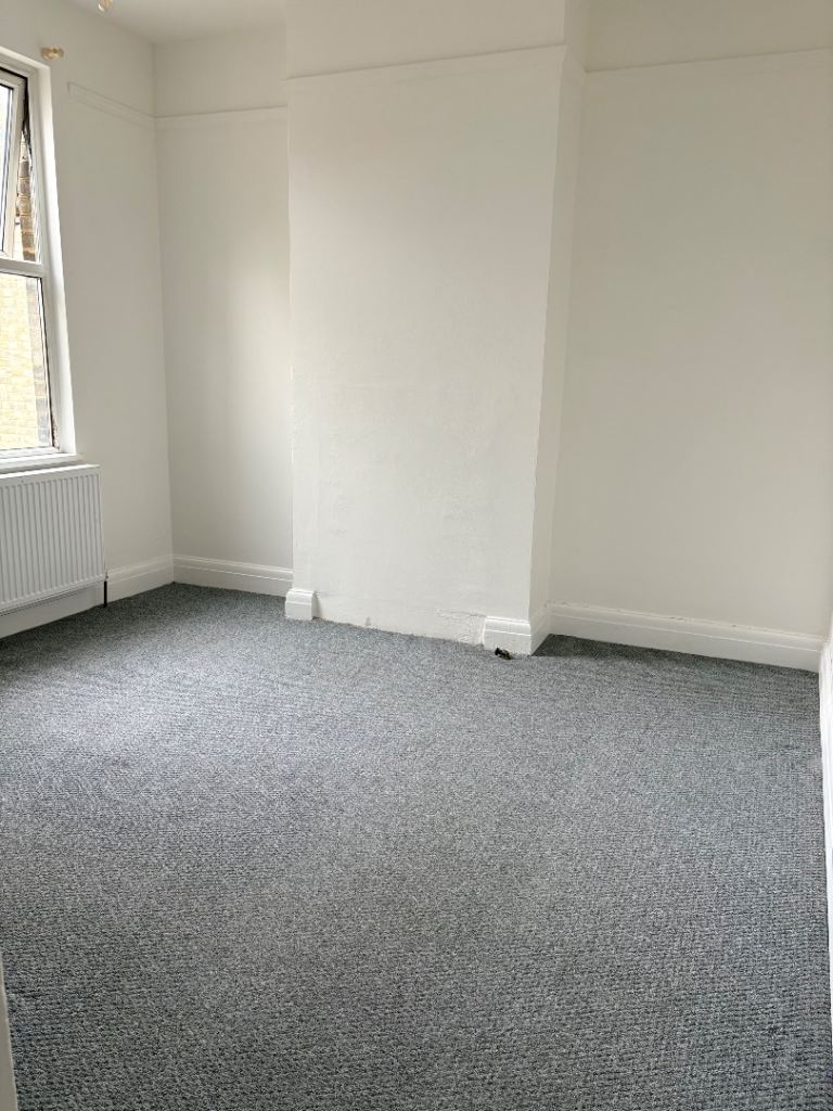 1 bed flat with use of garden 