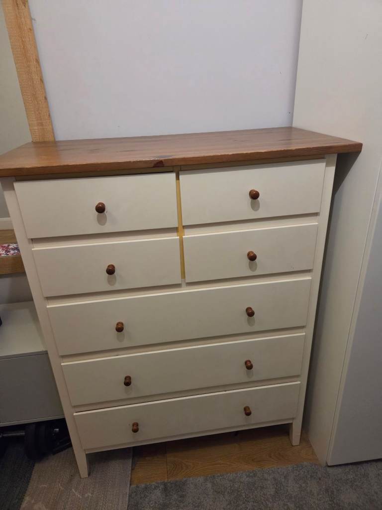 Chest of drawers 