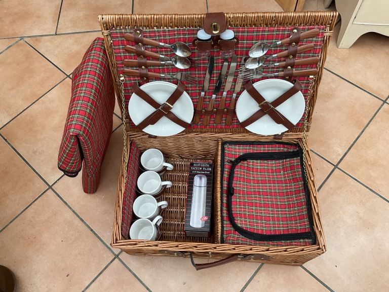 Picnic basket for 4 persons