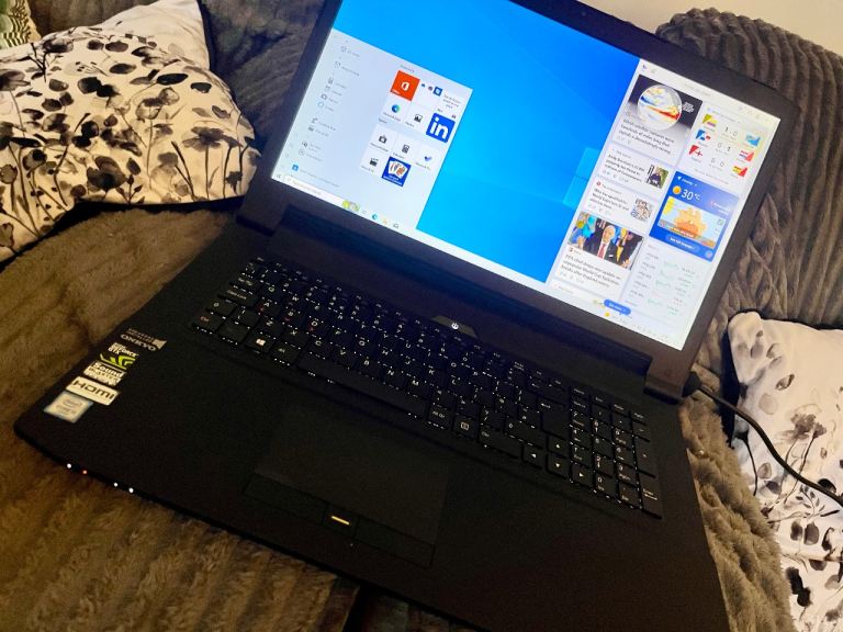 PC specialist 17 inch gaming laptop Quad core i5 8gb ram 256gb ssd 4gb GTX graphics 