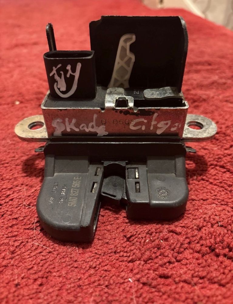 VW tiguan Boot latch 