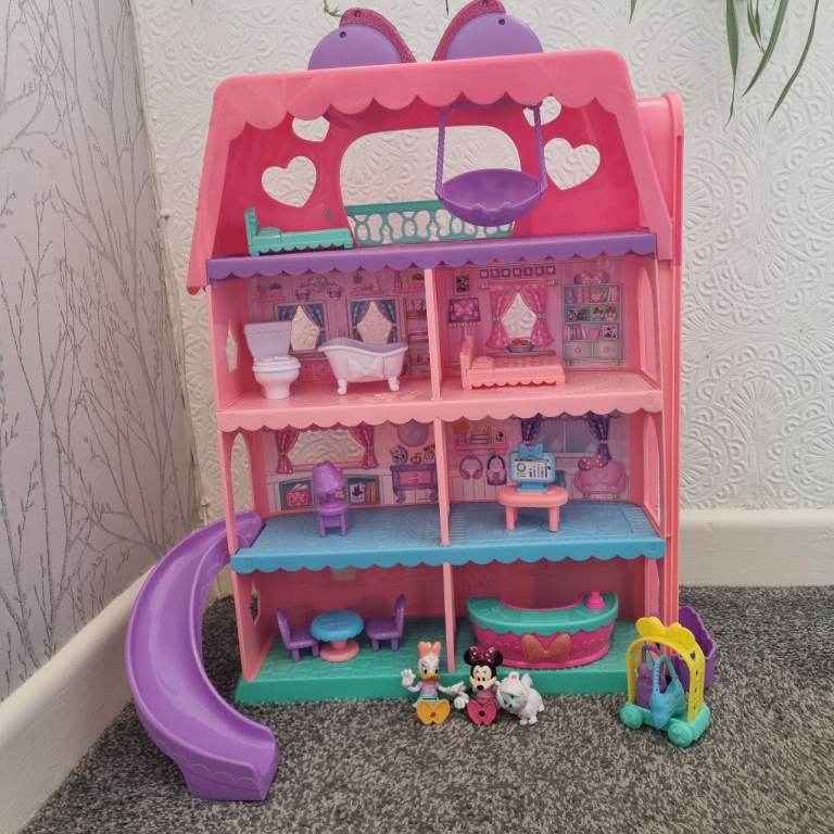 Minnie Mouse Dolls House with Figures and Furniture – Good Condition