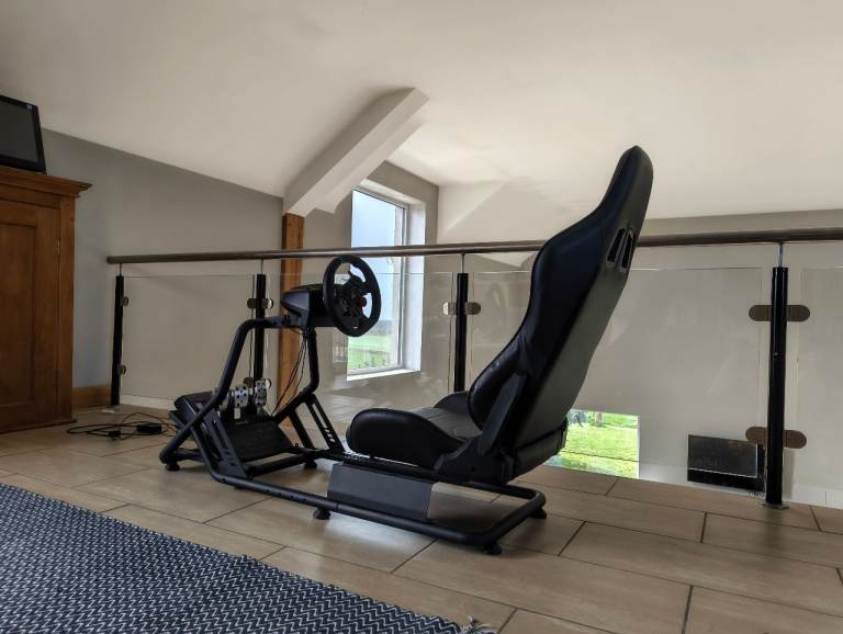 G29 racing wheel, pedals and simulator seat and rig