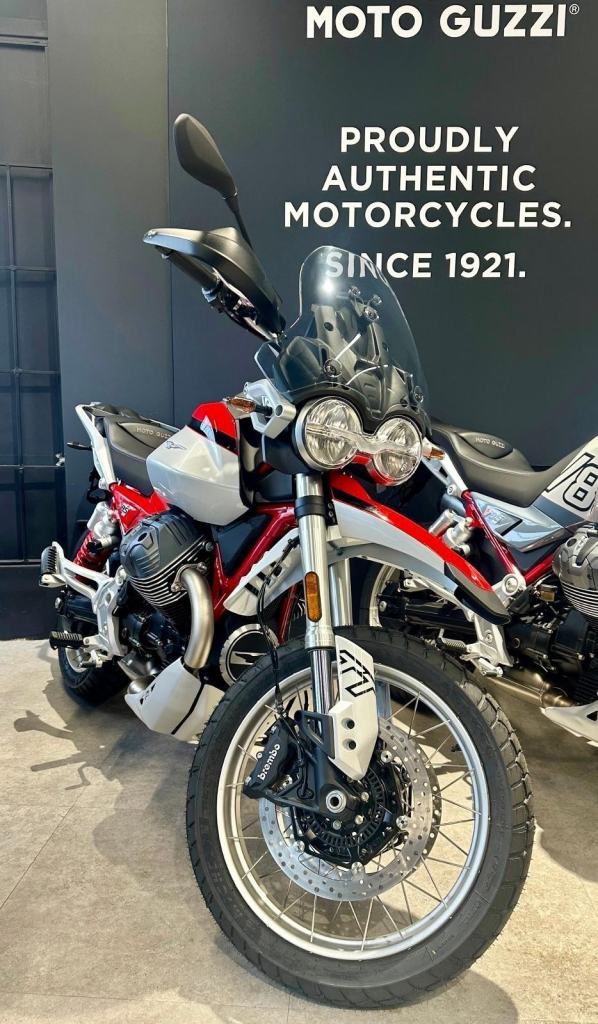 Moto Guzzi V85TT E5+ Rosso Fuji - Promo Now On !