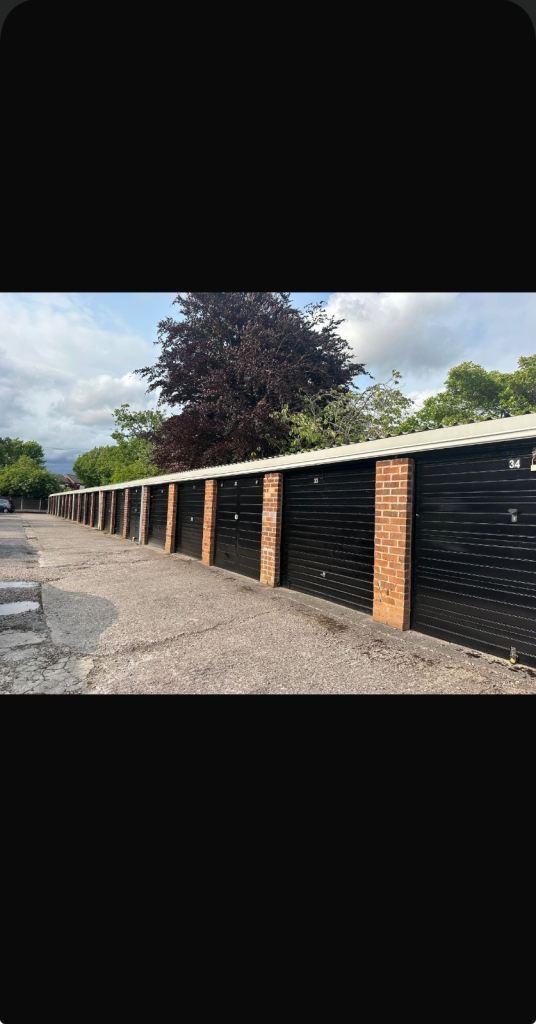 GARAGE TO RENT IN REDDISH | £110 pcm