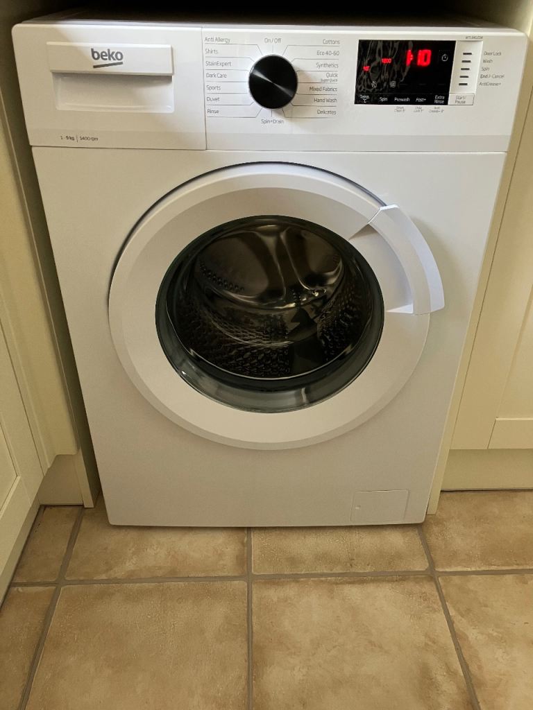 Beko washing machine, 9kg load, 1400rpm spin, excellent condition 