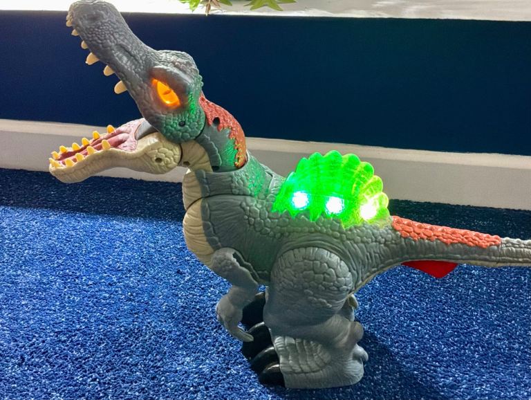 Jurassic World Dinosaur, Ultra Snap Spinosaurus Lights & Sounds Working
