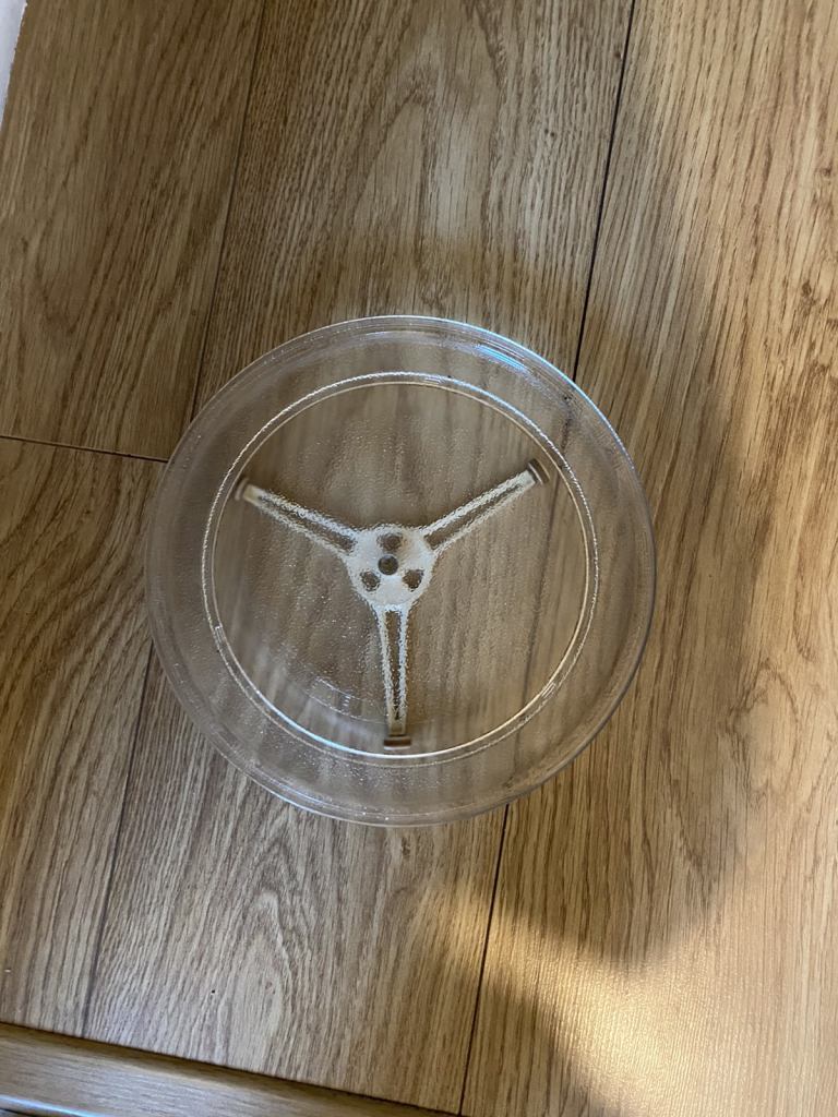 Microwave turntable plate with plastic support 
