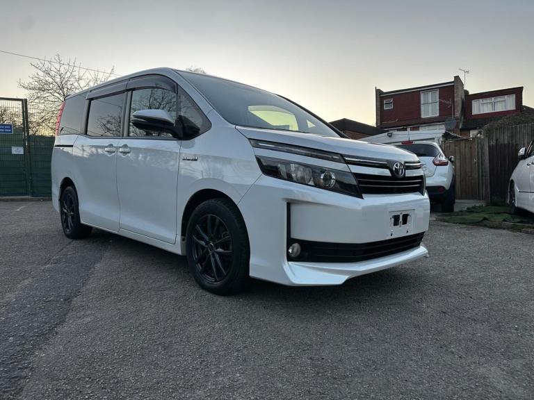 2014 Toyota Voxy DAA-ZWR80G MPV Petrol/Electric Hybrid Automatic
