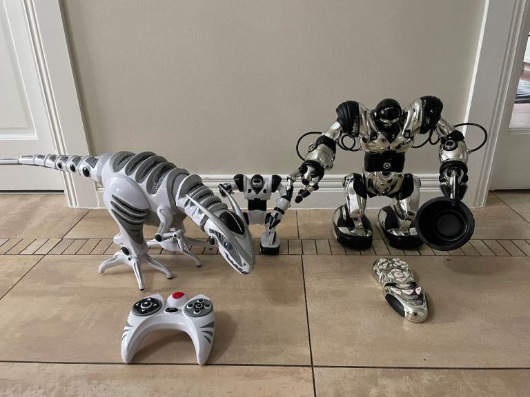Toy Remote Robots - Robosapien and Roboraptor bundle