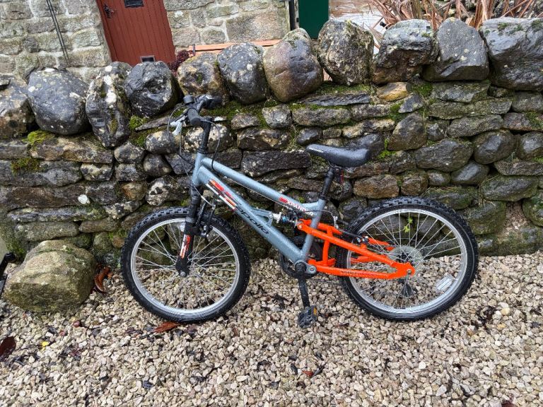 Apollo Xpander Childs bike 20 inch barely used 