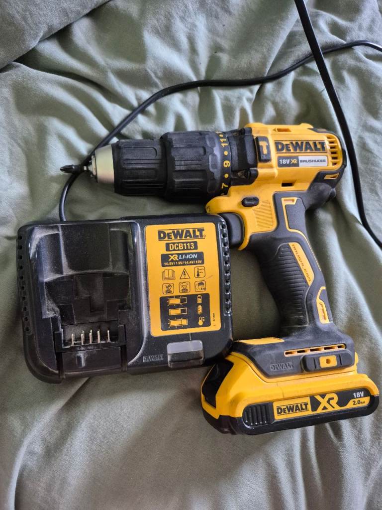 DEWALT Cordless combi Drill with Charger – Good Condition