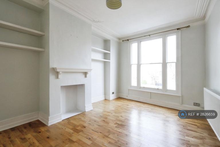 3 bedroom flat in Stockwell Rd, London, SW9 (3 bed) (#2826659)