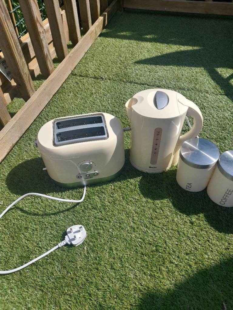 Cream Toaster, Kettle & Canisters Set – Good Condition