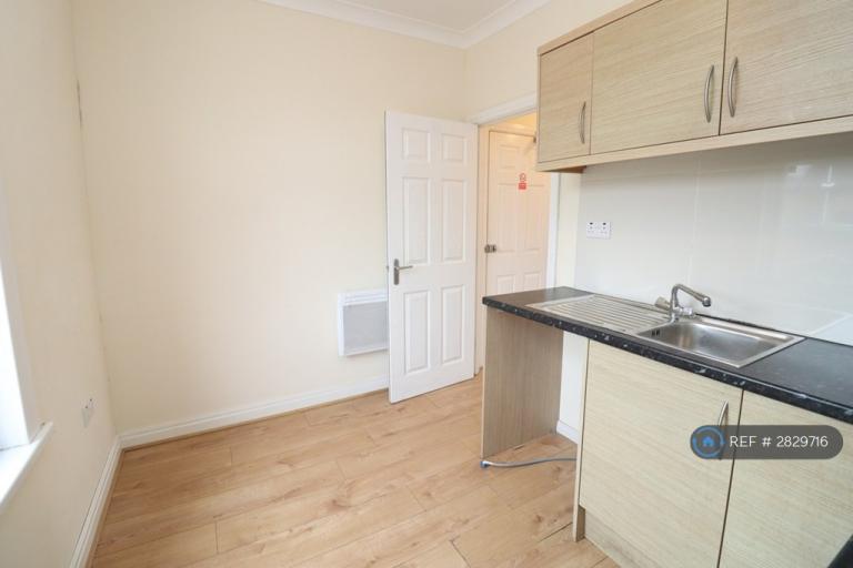 Studio flat in Ashgrove Road, Ilford, IG3 (#2829716)
