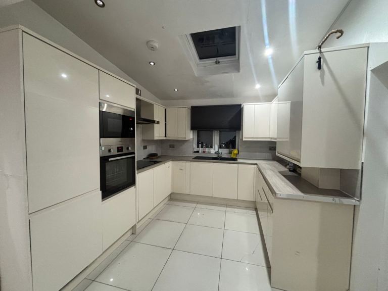 Self Contained Studio-3 CR7