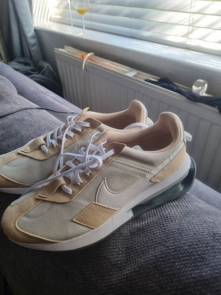 Nike Trainers DM8254-100 Beige/White - Good Condition, US 9.5