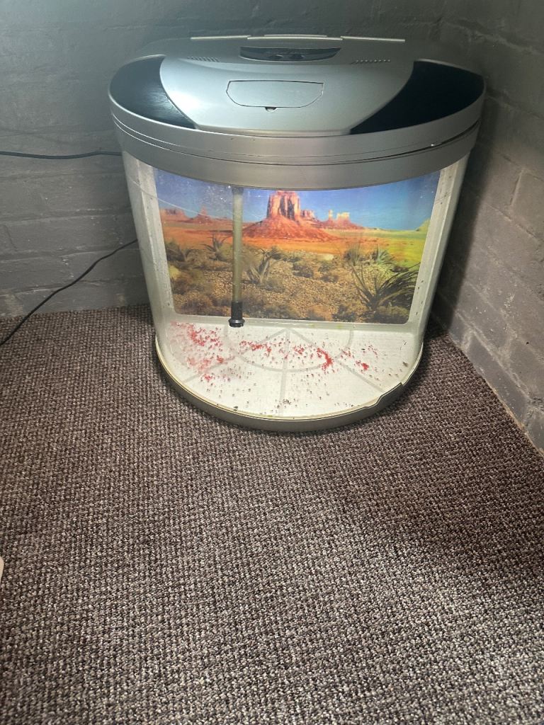 Fish tank 