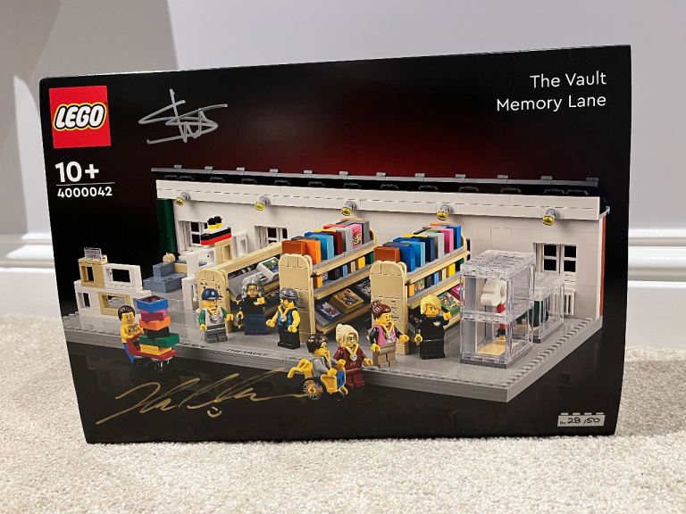 Lego Inside Tour exclusive model The Vault Memory Lane 4000042