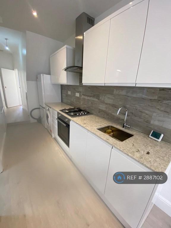 2 bedroom flat in Rowley Road, London, N15 (2 bed) (#2887102)