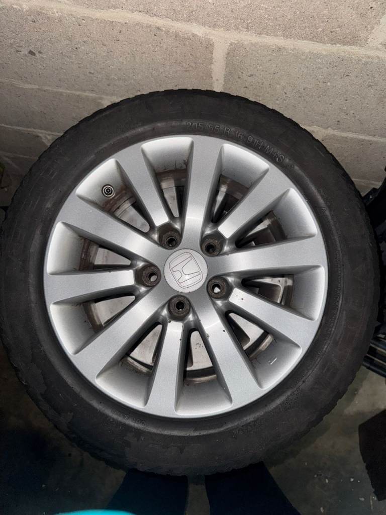 Honda 16" used alloy wheels set with winter tyres (205/55/R16 - 91H M+S) 
