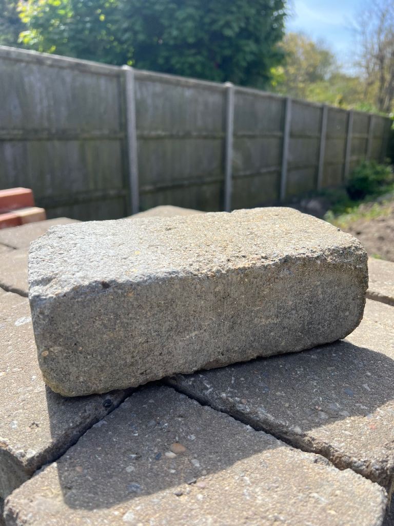 Marshalls Drivesett Kerbs In Pennant Grey