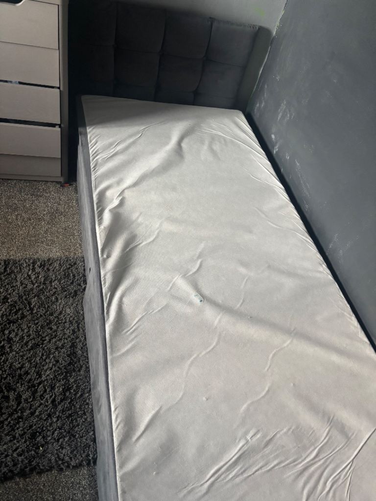 Single bed 