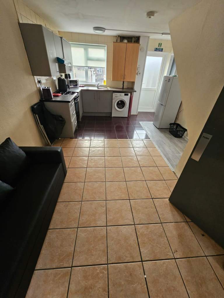 Big 5 bed- Supported Accomodation- Universal Credit, ESA, JSA & PIP accepted