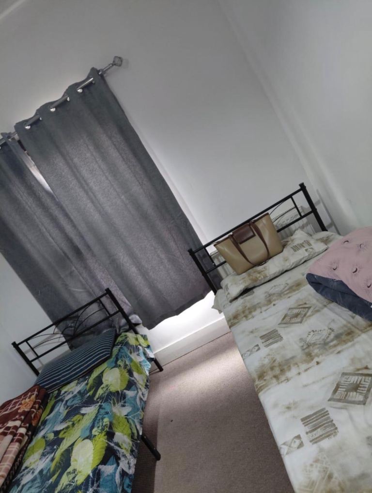 Sharing room available for girl 