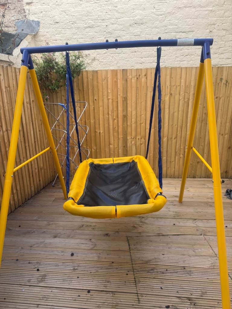  Zero Gravity Kids Swing Set With Sturdy Metal Frame. 
