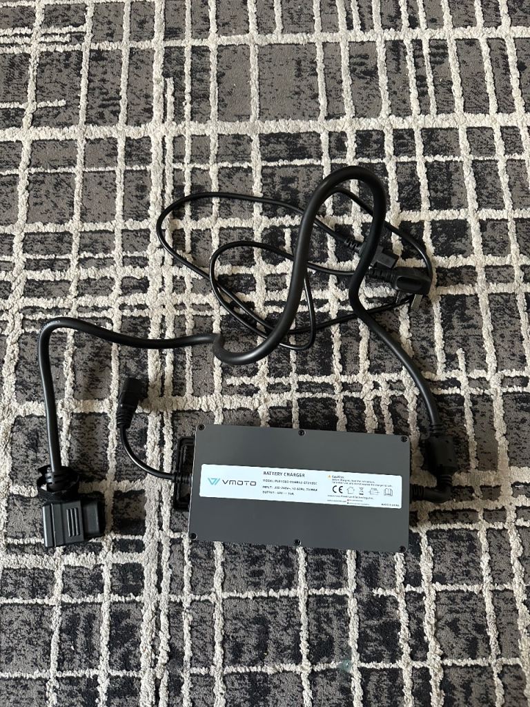 VMoto Battery charger (68V 15A) Super Soco CPX