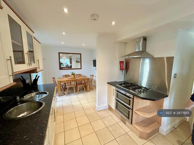 6 bedroom house in Godolphin Road, Falmouth, TR11 (6 bed) (#2977665)