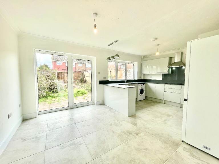 3 Bedroom Renovated House for Rent - Allerford Court, North Harrow, HA2 6AW