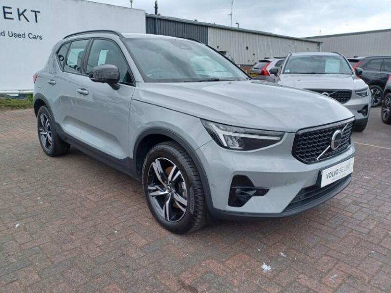 VOLVO XC40 2.0 B3P Plus Dark 5dr Auto