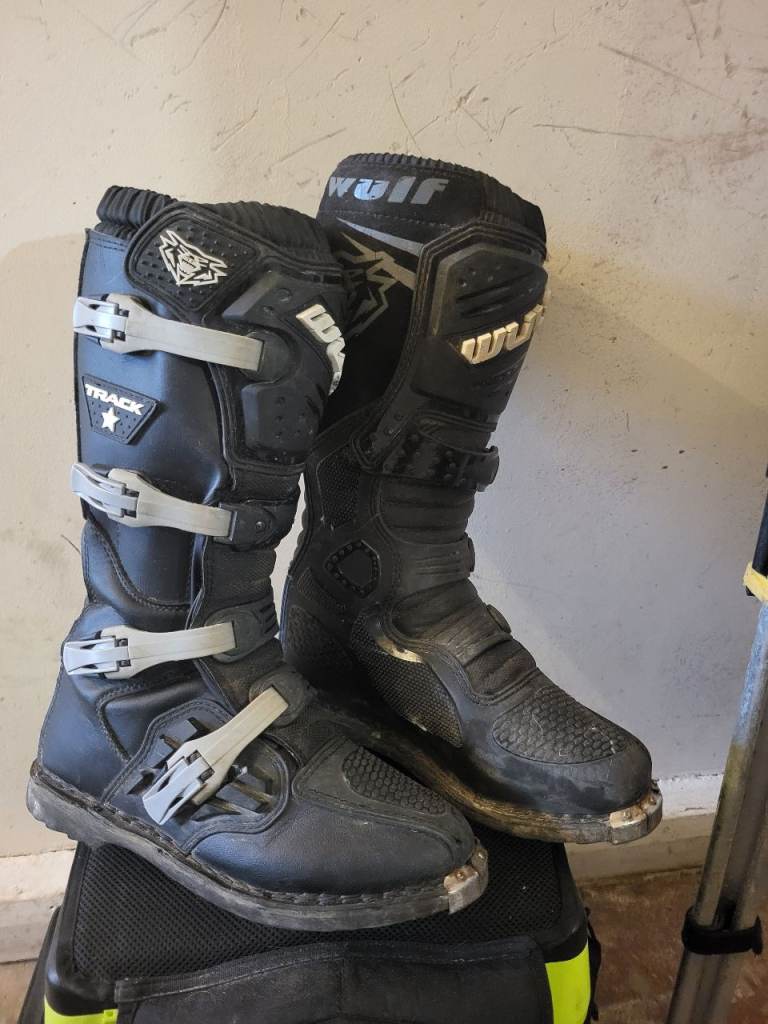 Wolf sport boots 