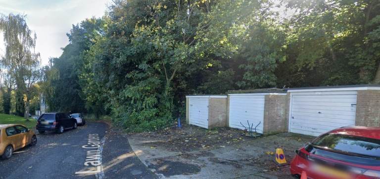 Parking for rent in Lawn Gardens, Luton, Bedfordshire, LU1 3UN