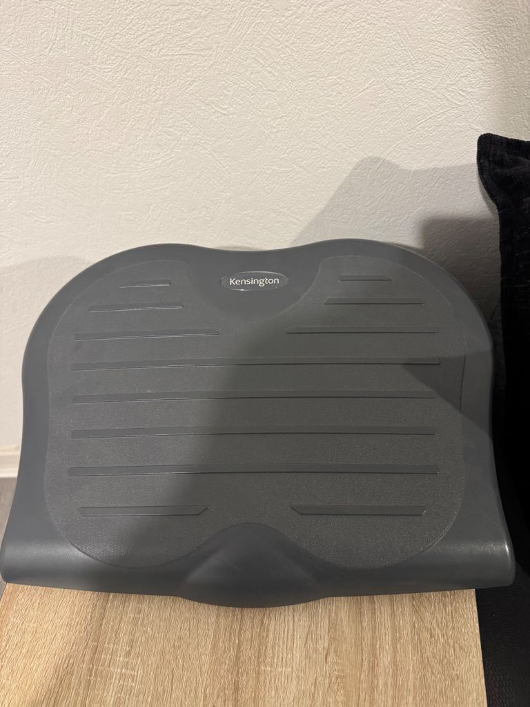 Kensington adjustable underdesk footrest