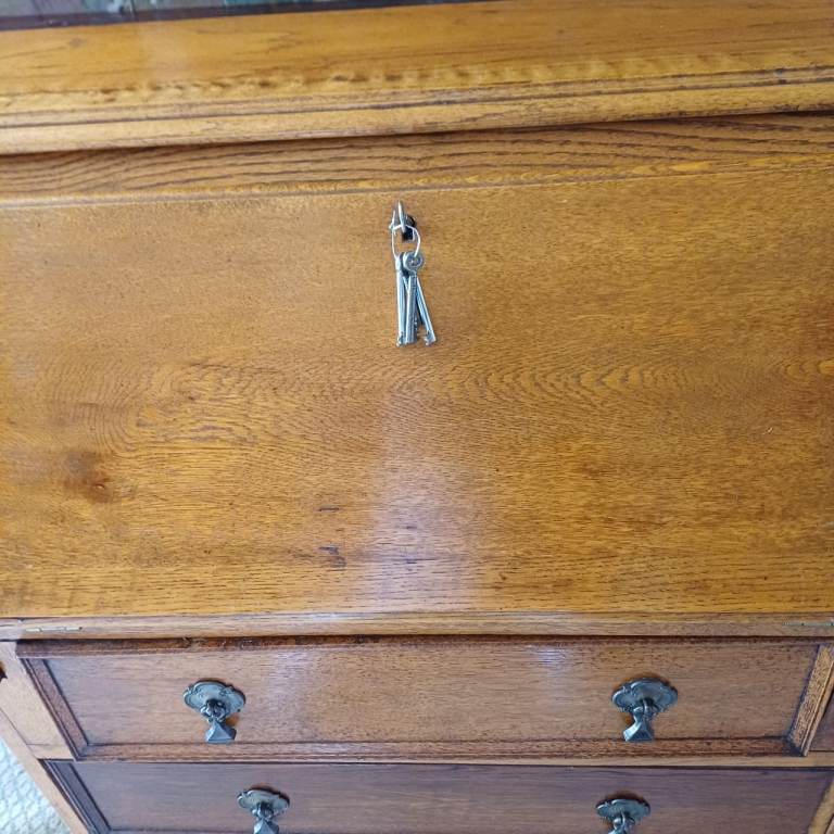 Georgian Style Bureau Desk with Drawers and Keys – Very Good Condition